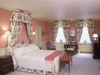 Traditional Bedroom Treatment